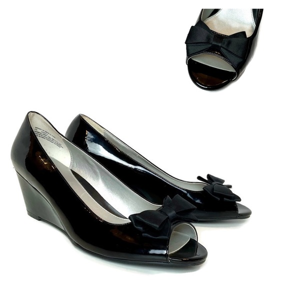 Nordstrom Patent Peep Toe Bow Wedges Heels - Picture 3 of 13